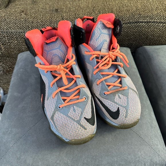 Nike Lebrons - Picture 2 of 5